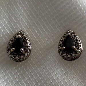 Vintage Style Black Teardrop Stud Earrings – Silver-Tone Halo, Classic & Elegant